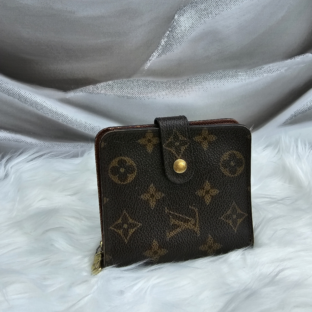 LOUIS VUITTON WALLET